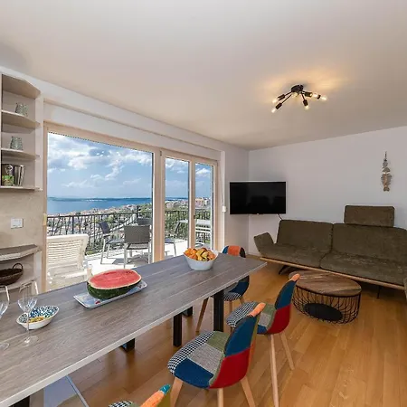 Apartment Penthaus Lukic *